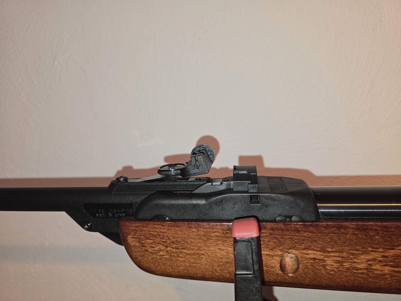 Carabina de aire comprimido GAMO MULTISHOT 8 disparos, con mira abierta en calibre 4,5 mm con 4 cargadores