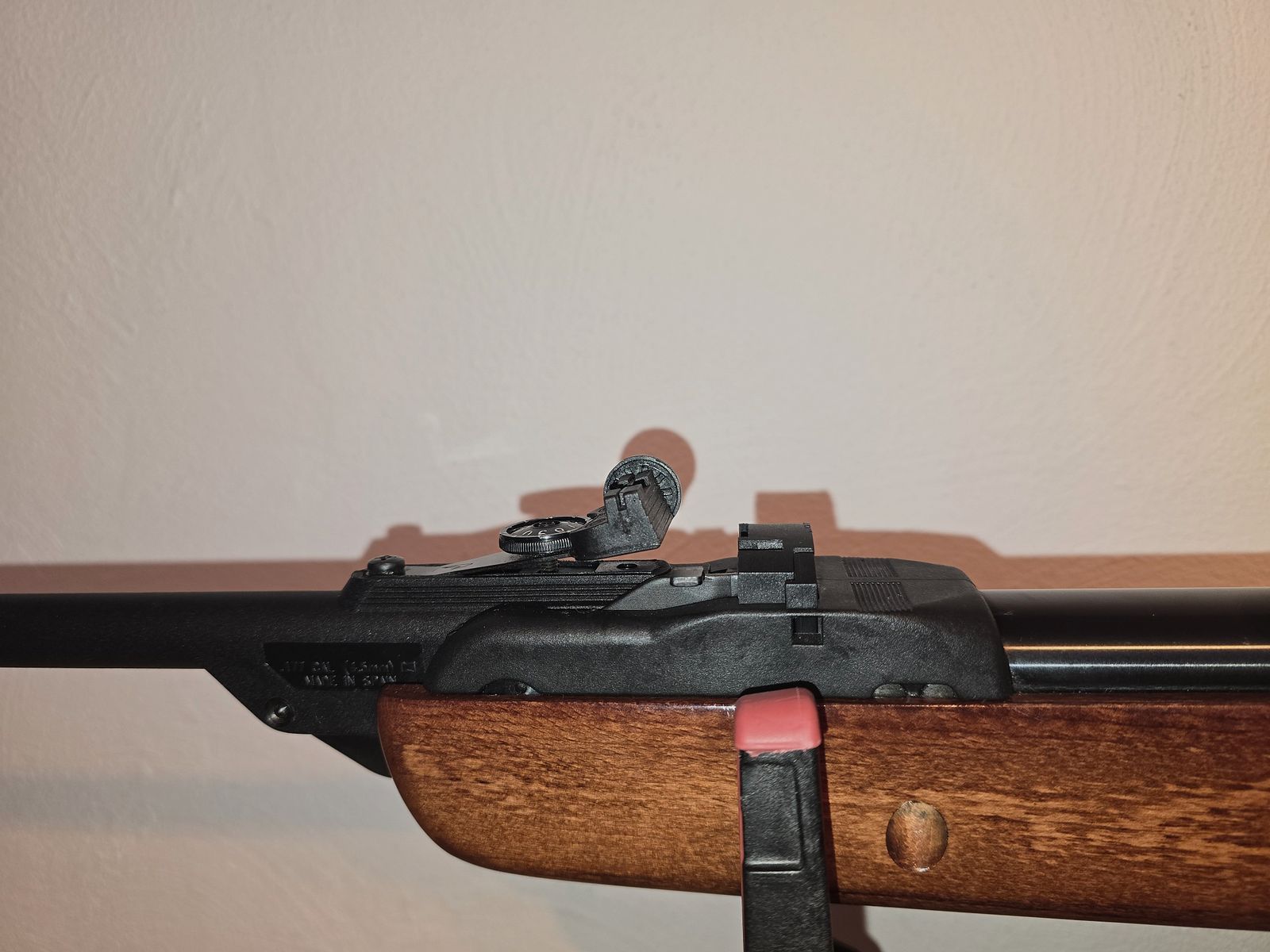 Carabina de aire comprimido GAMO MULTISHOT  8 disparos, con mira abierta en calibre 4,5 mm con 4 cargadores