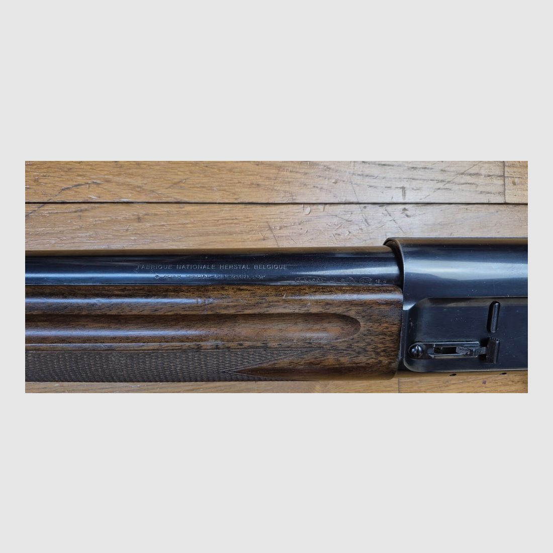 Iconique Fusil semi automatique Browning Auto 5 – Cal 12/70 – 2+1 Catégorie C – Arme de 1972 en excellent état – Splendide canon – Mécanisme intraitable – Belles finitions – Très peu servi – TBE ++, image 30 sur 34