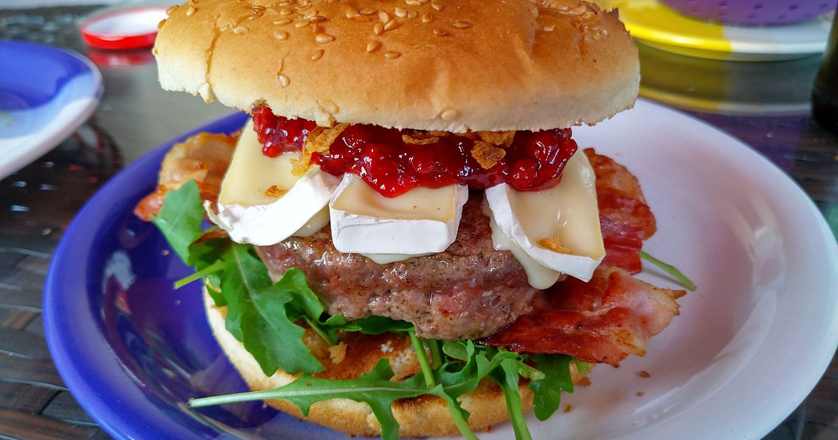 Rehburger mit Rucola und Camembert - Rehburger mit Rucola und Camembert