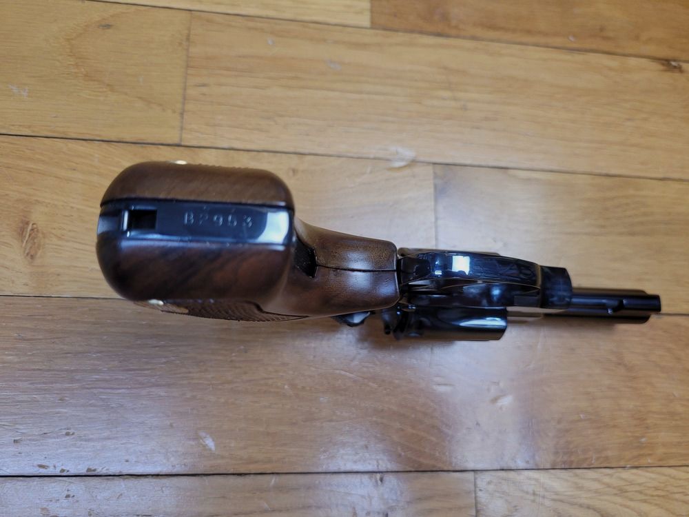 Wunderschöner und Sammler Revolver MR73 Police – .357 Mag – Herstellung Manurhin von 1973! – 3 Zoll Lauf im neuwertigen Zustand – Originale Hausgriffschalen – Mechanischer und ästhetischer Zustand hervorragend – In seiner Originalbox mit Anleitung – Top Sammler im neuwertigen Zustand!, Bild 10 von 23