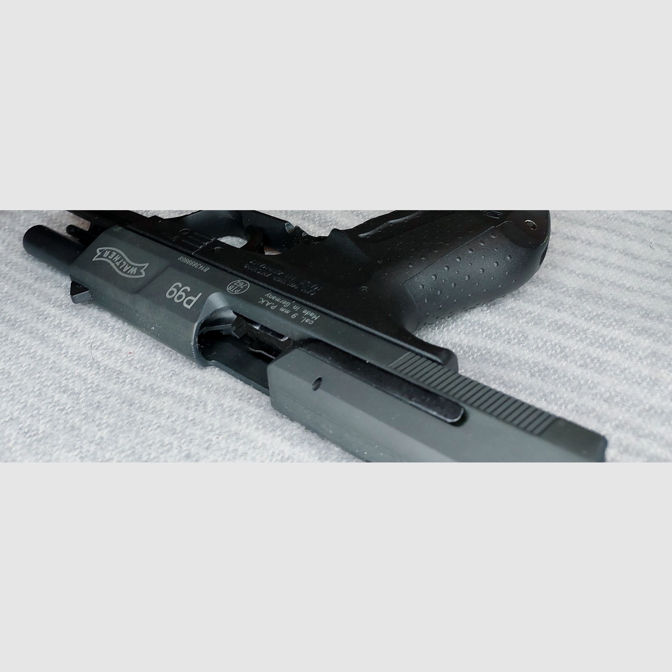 Walther P99 Schreckschuss Pistole 9mm P.A.K. (PTB 762) mit Multiabschussbecher