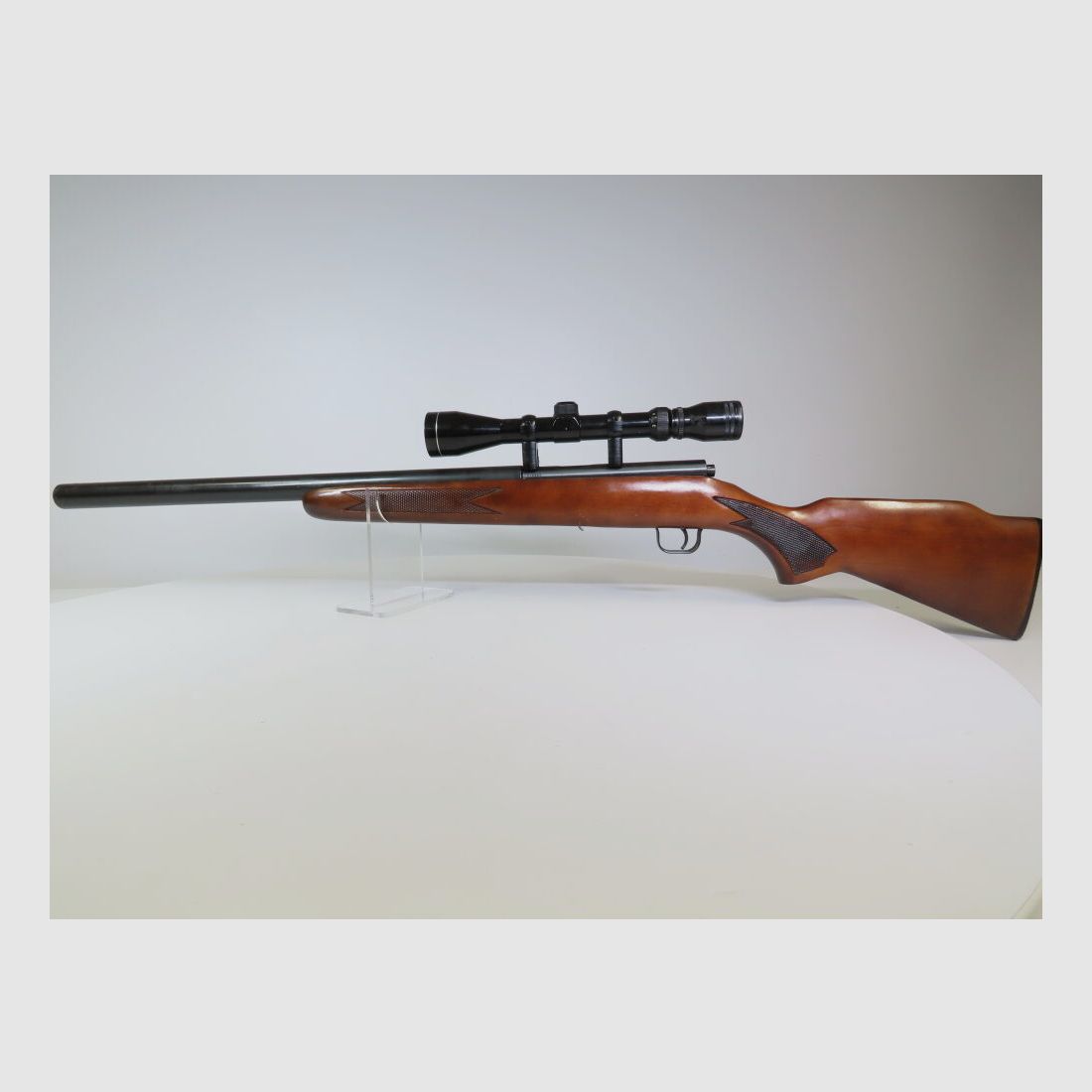 Lakefield repeater rifle / sound absorber