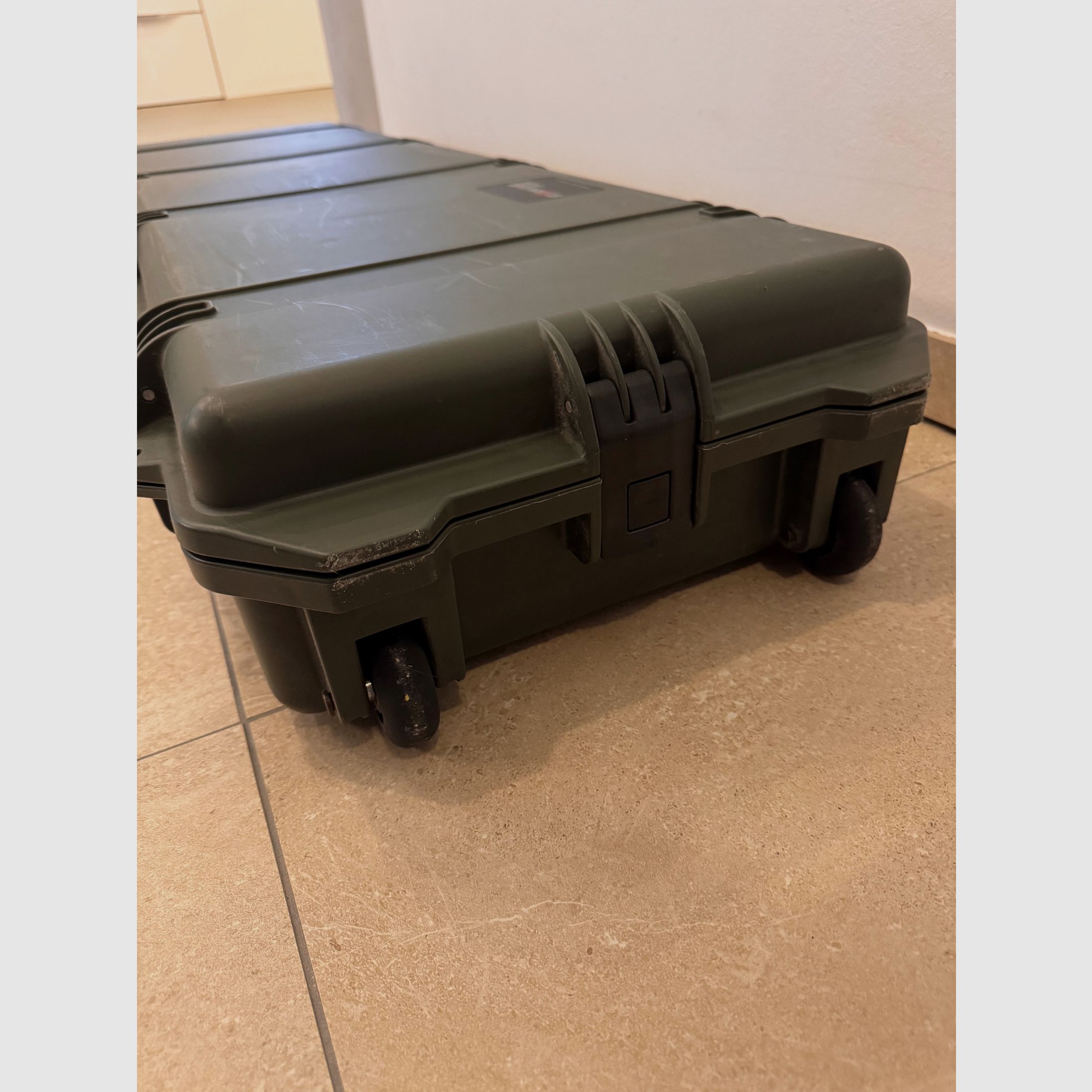 Storm Case iM3300 Gun Case oliwkowy z kółkami, w tym pianka