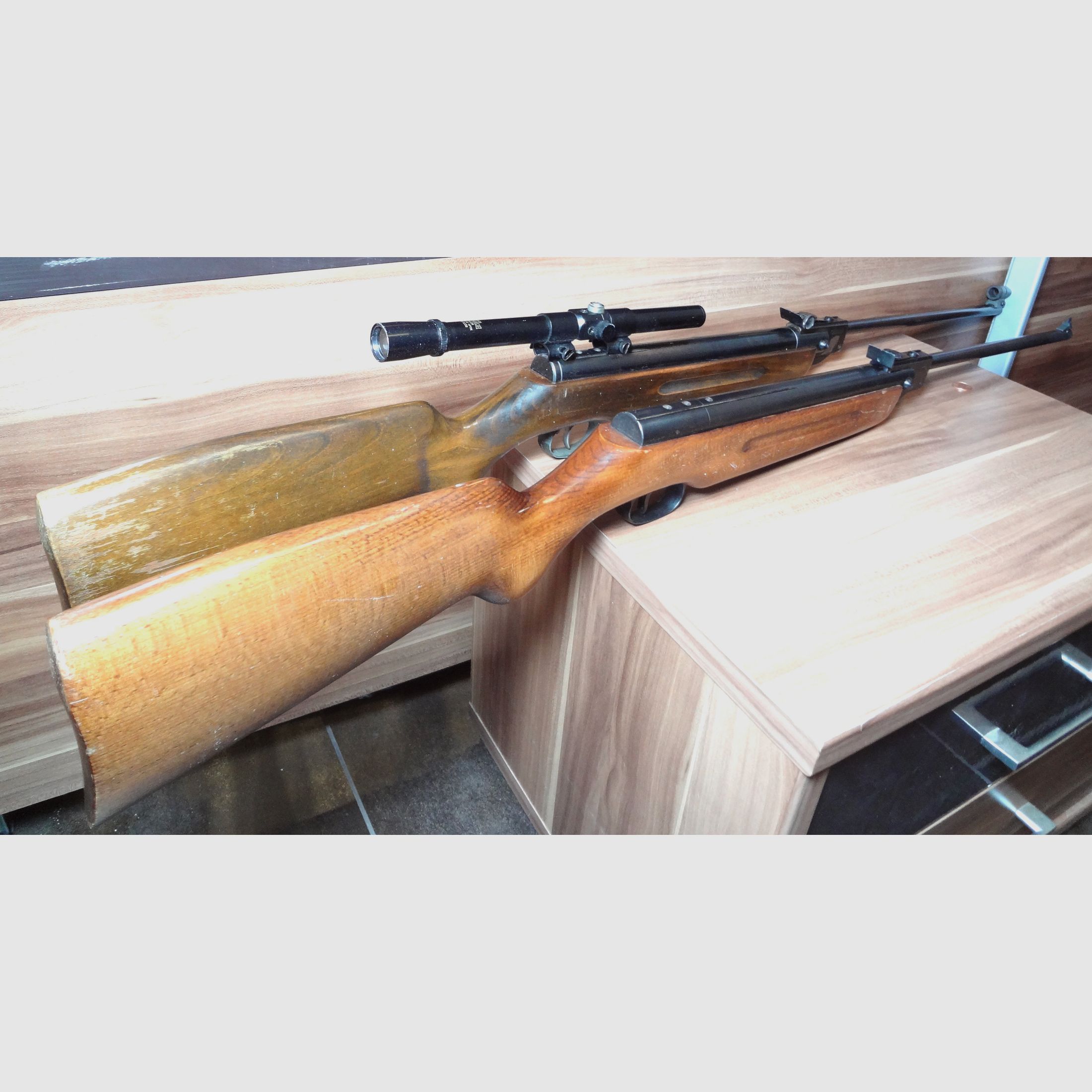 Zwei Luftgewehre von Weihrauch, Modell HW 50 S /HW 50