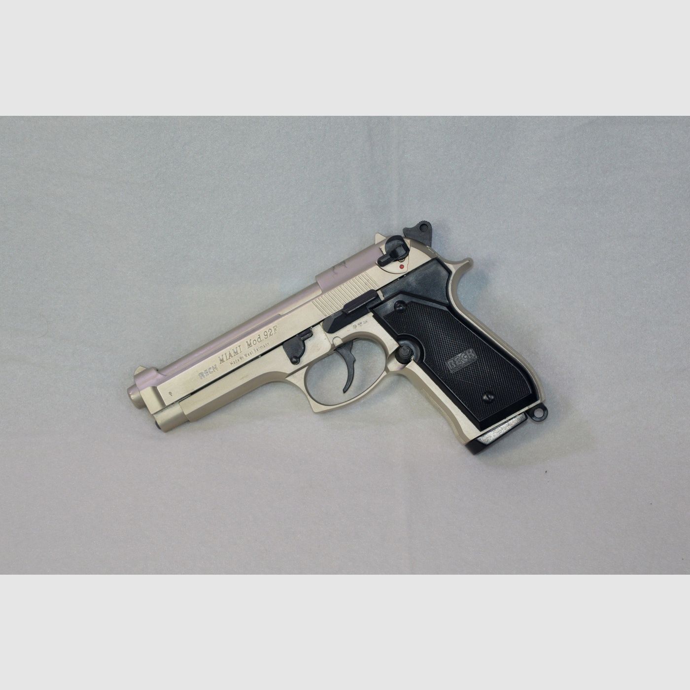 Top-Pakket! Reck Miami Mod. 92 F verchroomd, Cal. 9 mm P.A.K. + takt. Holster + 2. Magazin