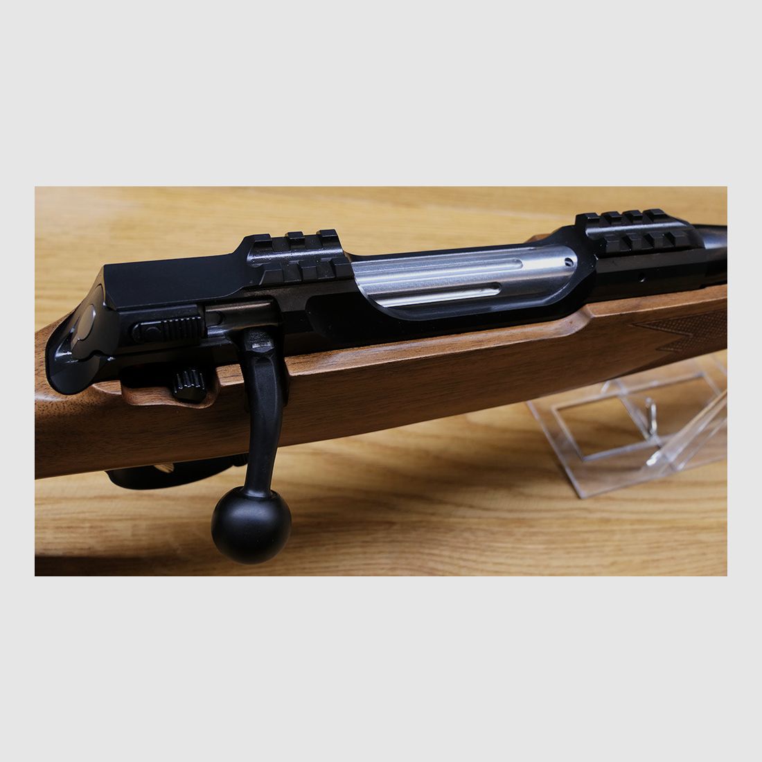 Anschütz 1782 / calibro .308 Win. / filettatura M15x1 / lunghezza canna 47cm / calcio Classic