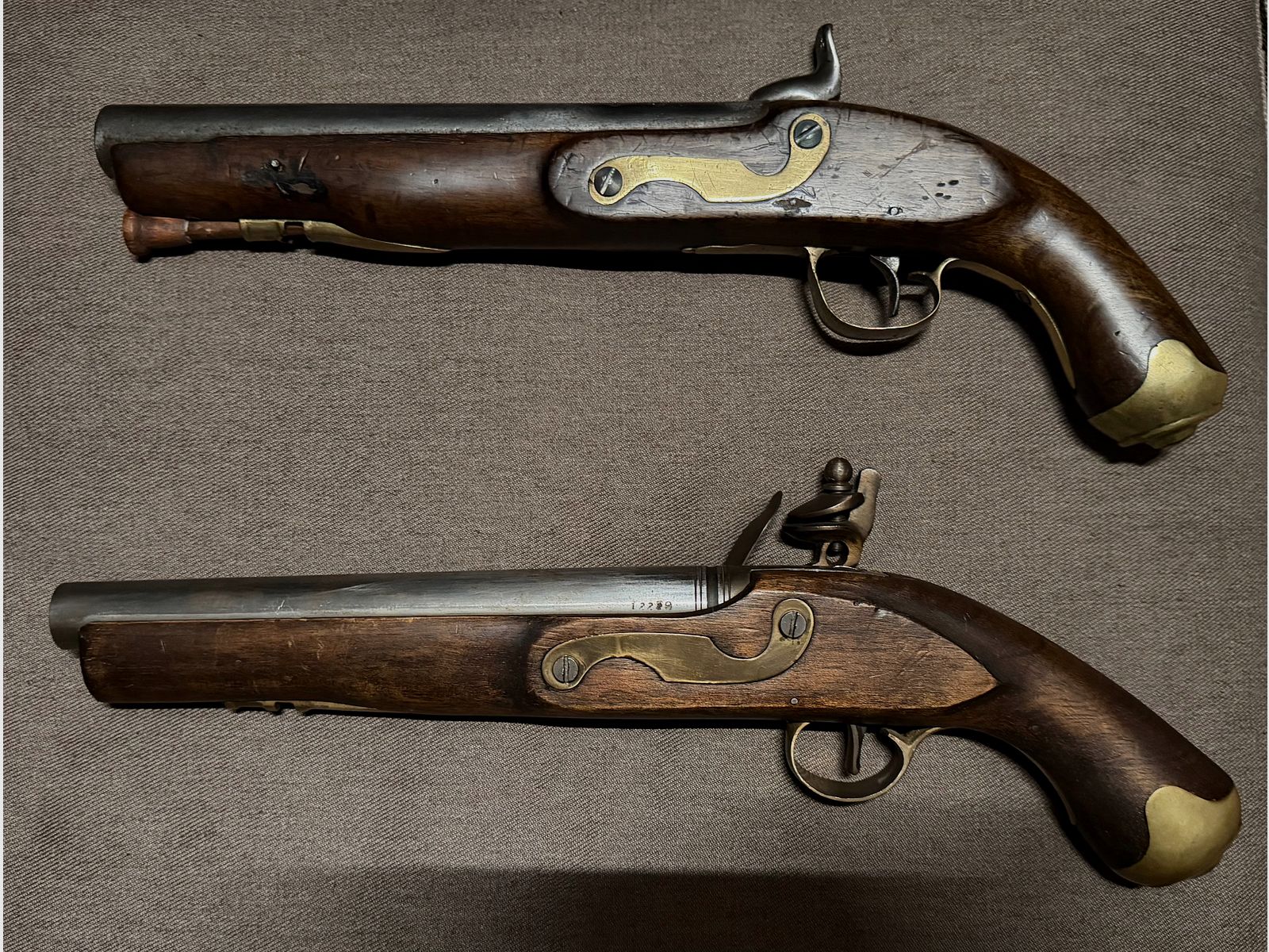 Wer kann helfen? Ich möchte gerne wissen, was für Pistolen das sind. 