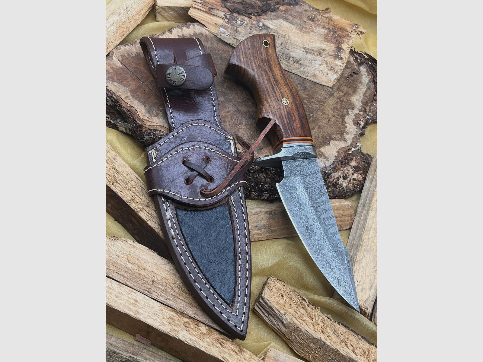 Handgefertigtes Damast-Bowiemesser. Jagdmesser. Überlebensmesser. Outdoormesser.