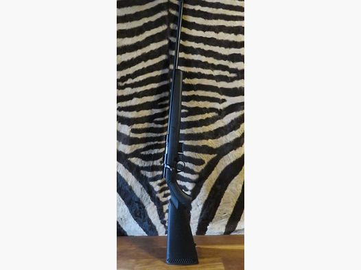 Rifle de cerrojo MOSSBERG PLINKSTER 817 sintético negro cal.17HMR cañón 53,5 cm roscado