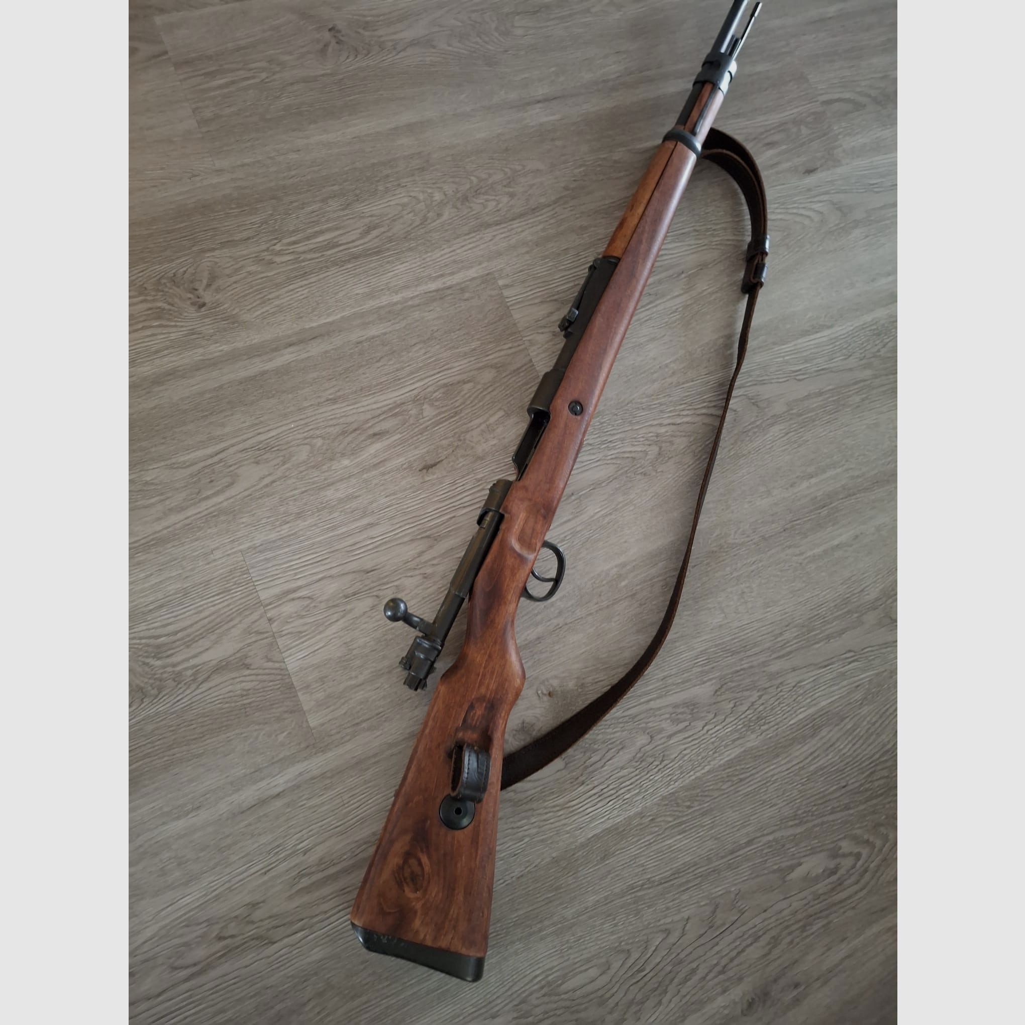 REPLICA MAUSER K98 CON CINTURÓN DENIX Rifle decorativo