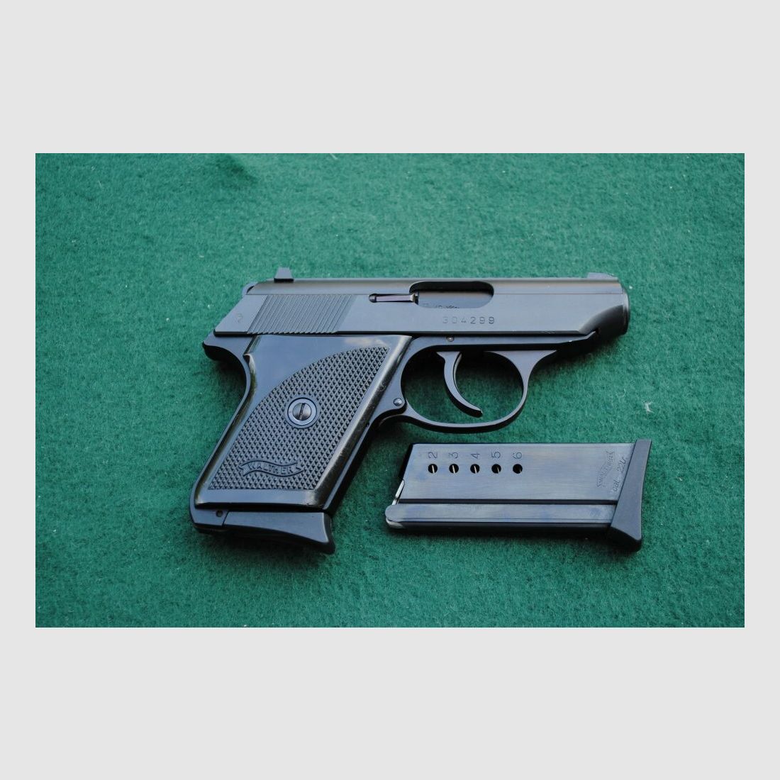 Walther Mod. TPH, twee originele magazines met schoen