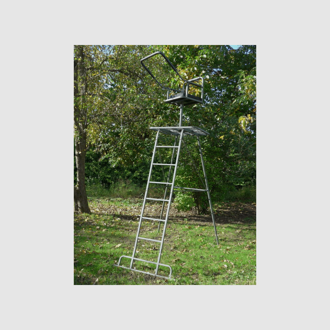 Hochsitz freistehend mit Stuhl - drehb.360°, pulverlack. Stahl