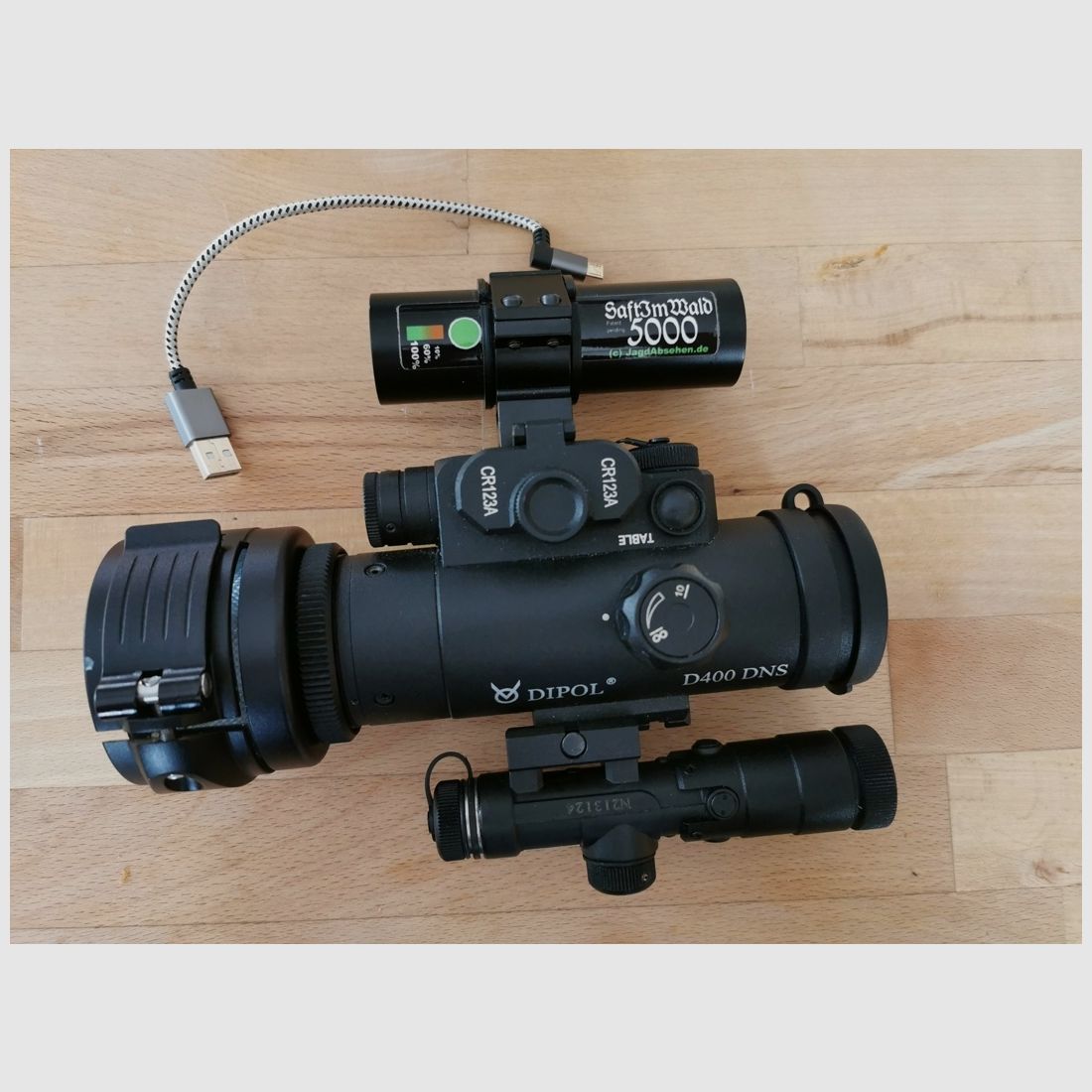 Dipol DNS D400 Nachtsichtvorsatzgerät incl. IR & Powerbank mit Halterung