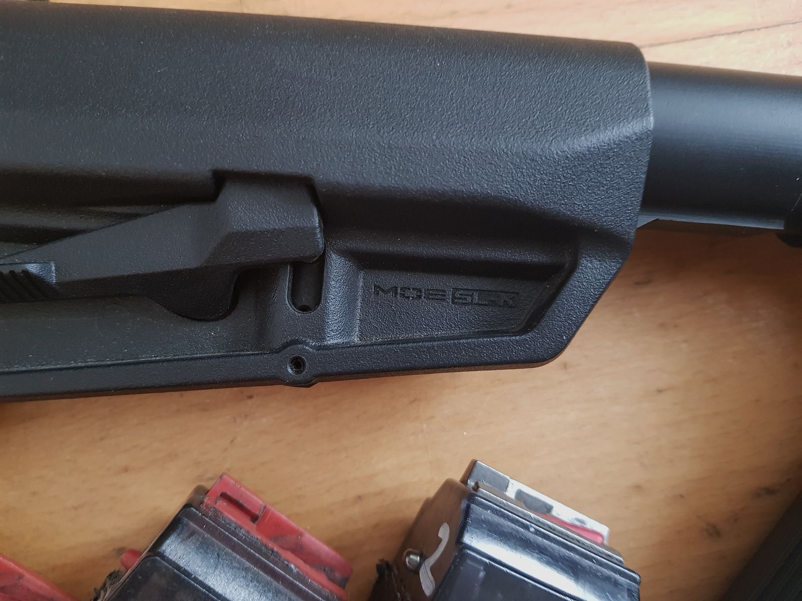 Ruger 10/22 Target, roestvrij staal "tactisch" met pistoolgreep en uitschuifbare schoudersteun (Magpul)