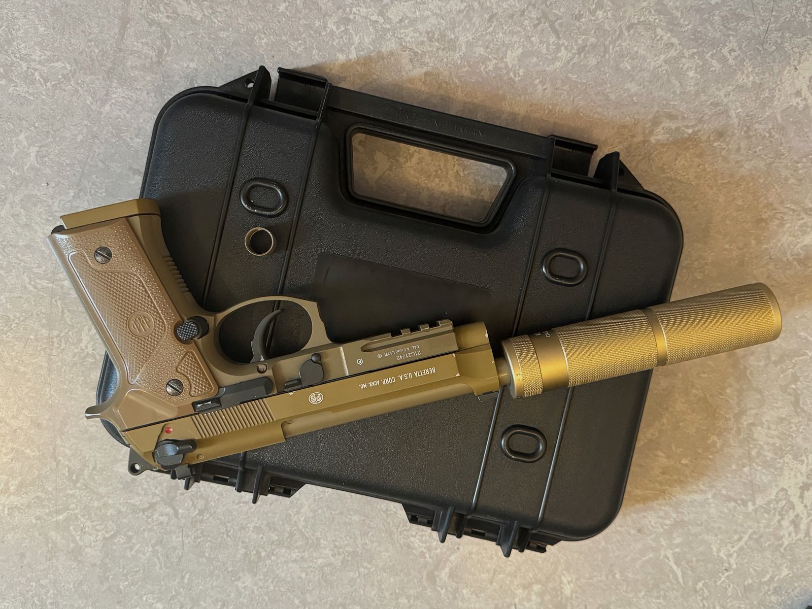 Beretta M9A3 CO2 Luftpistole Kal. 4,5 mm BB FDE Vollmetall inkl. Schalldämpfer-Dummy Und Koffer