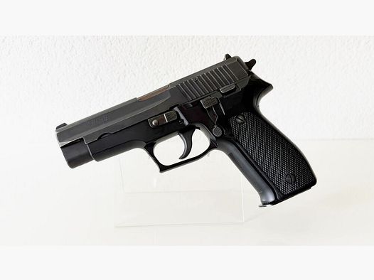 SIG Sauer P 226 Model ze Stali 9mm Luger