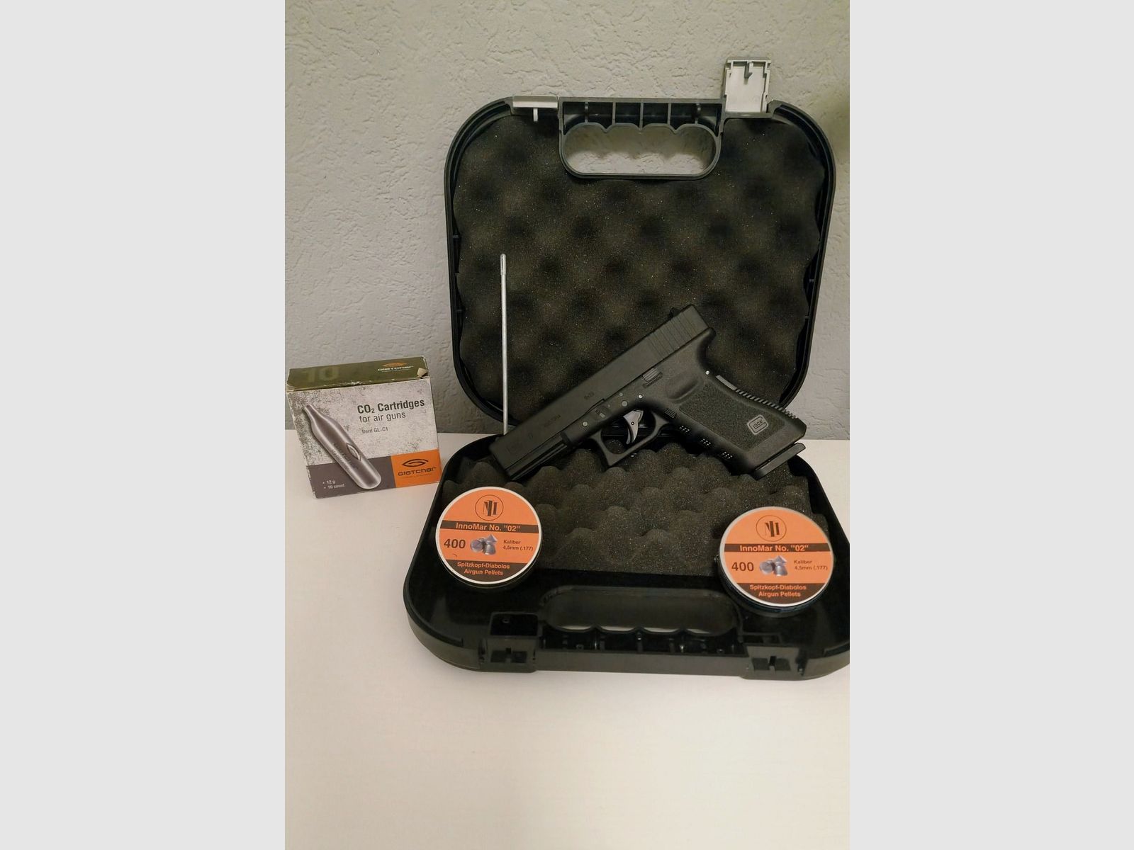 Glock 17 Co2 4.5mm cal. Diabolos/Steel BBs