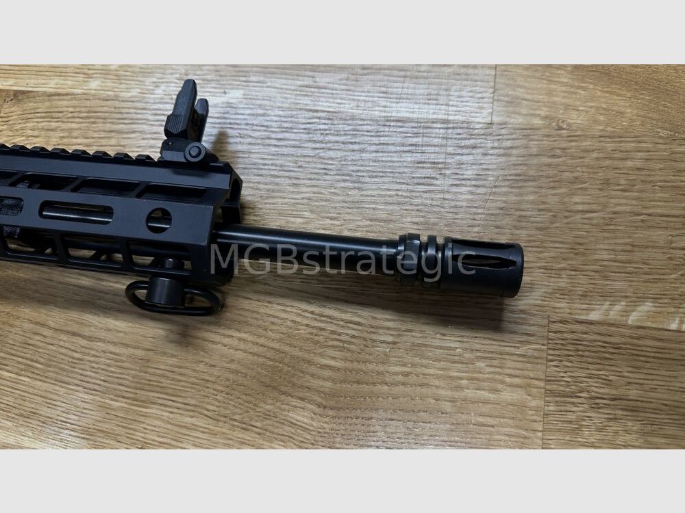 Windham Weaponry R16 Superlight - 2,64 kg - halbautom. Büchse .223Rem Gewicht ungeladen nur ca. 2,64 kg - SKU: R16SLSFSM - 16″ Superlight with Melonite QPQ Finish and A2 Flash Suppressor - 13" Windham M-Lok Handschutz System AR-15 AR15