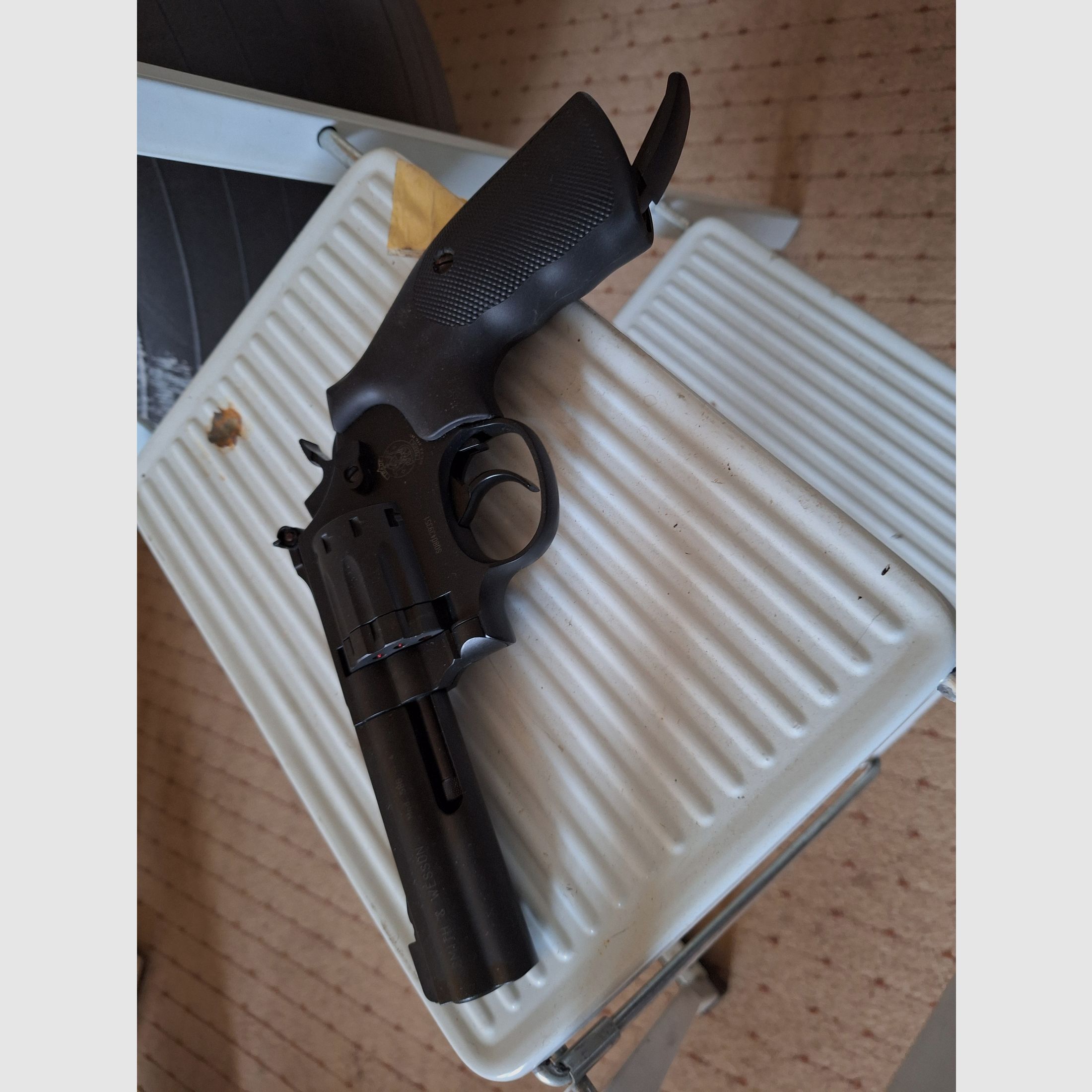 Smith & Wesson Co2- Revolver 4" im cal. 4,5mm 