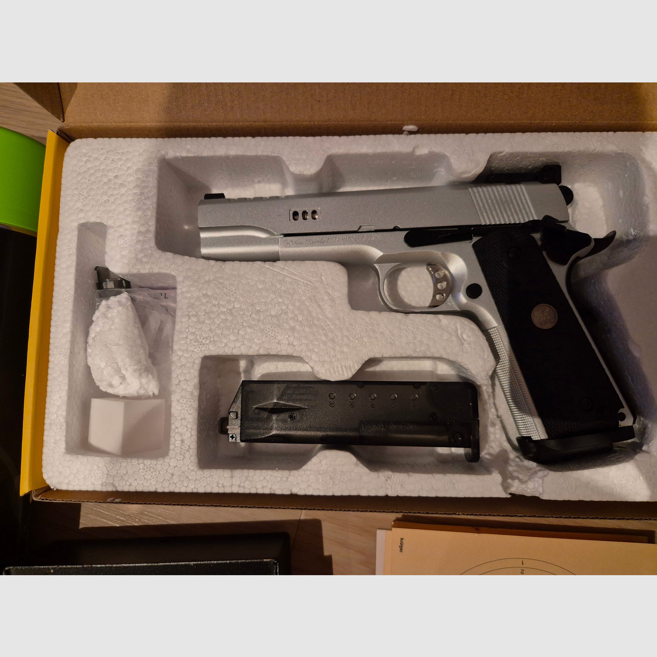 1911 Full Metal Gas Blowback 1.2 Joule with accessories