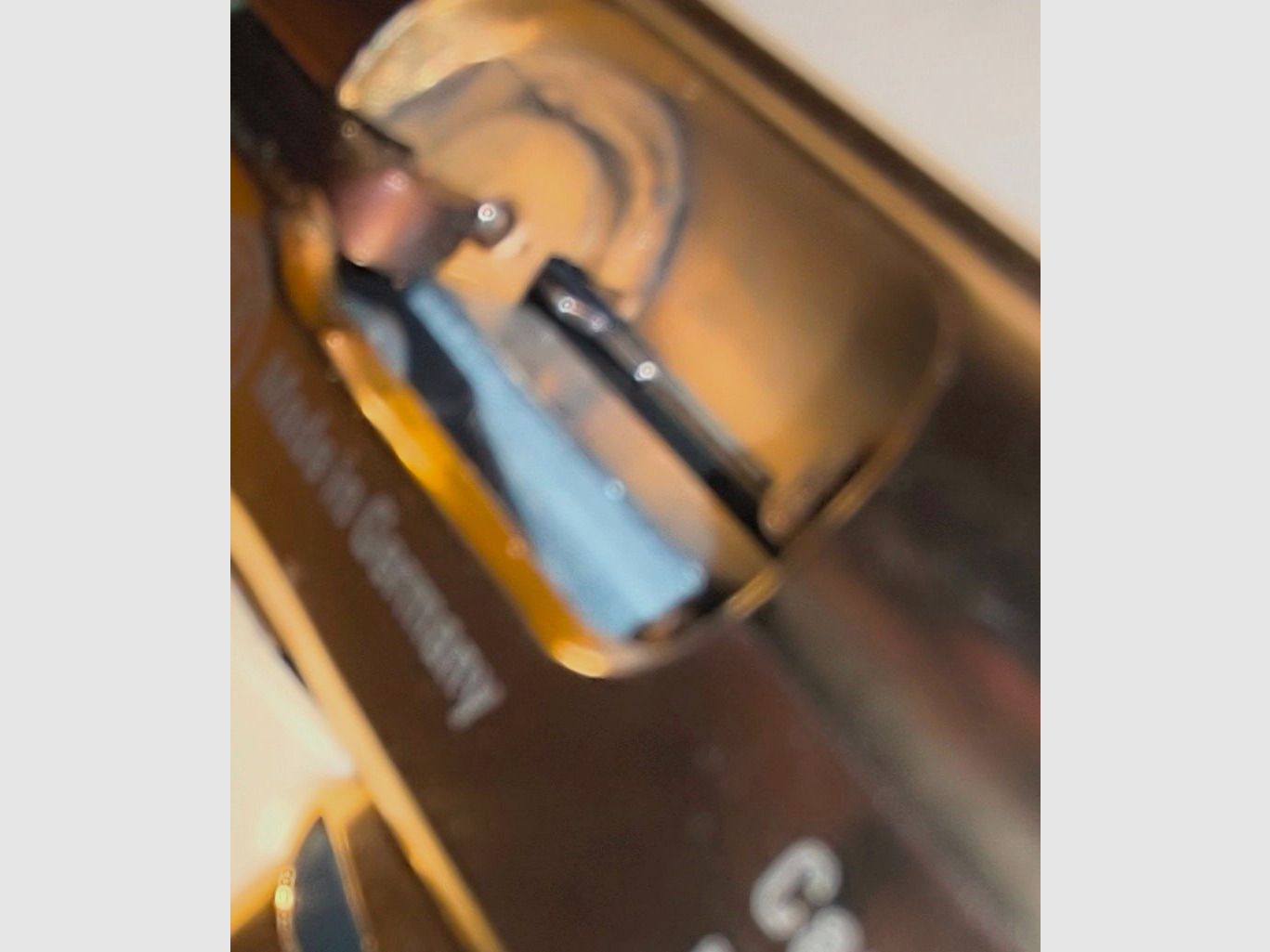 Preis VB!! ⚠️ Achtung James Bond Fans - Echte Rarität  - Vitrine Stück & Ungeschossen!!! Limitierte Sonderedition GoldenEye der 90er Jahre - Walther PP Gold mit Weißen Griffschalen & Zertifikat sowie VHS Kassette, sowie zusätzlichen Magazin mit Flachen Magazinboden,PTB Nr. 620, Absolut Neuwertig,Optisch sowie Funktionell in einem Tadellosen top Zustand & Ungeschossen!! ⚠️ Versandkosten Frei!!