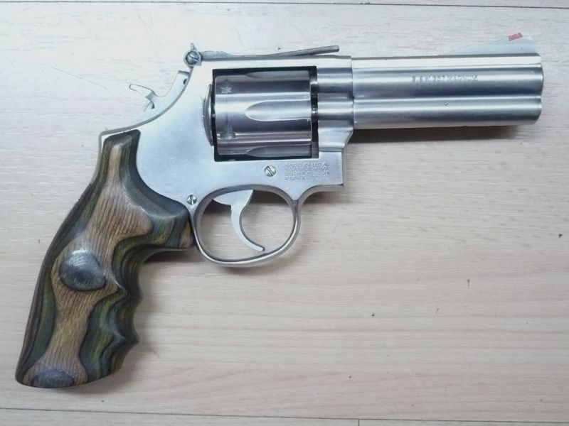 1 Revolver Smith & Wesson Mod. 686-3, Kal. .357Mag