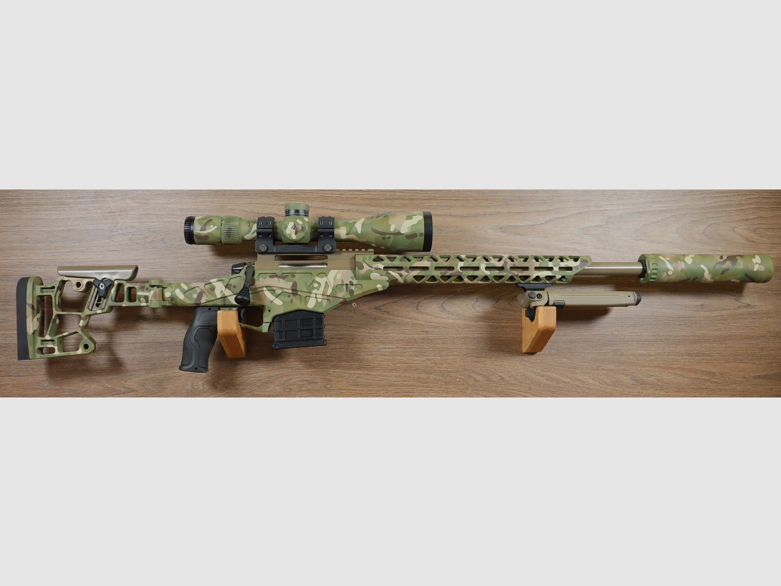 T18 Multicam + Zielfernrohr Vortex Venom 5-25×56 + Montage Eratac 20 MOA + Schalldämpfer B&T, Bild 1 von 4