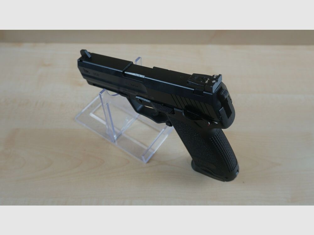 Heckler & Koch USP Custom Sport