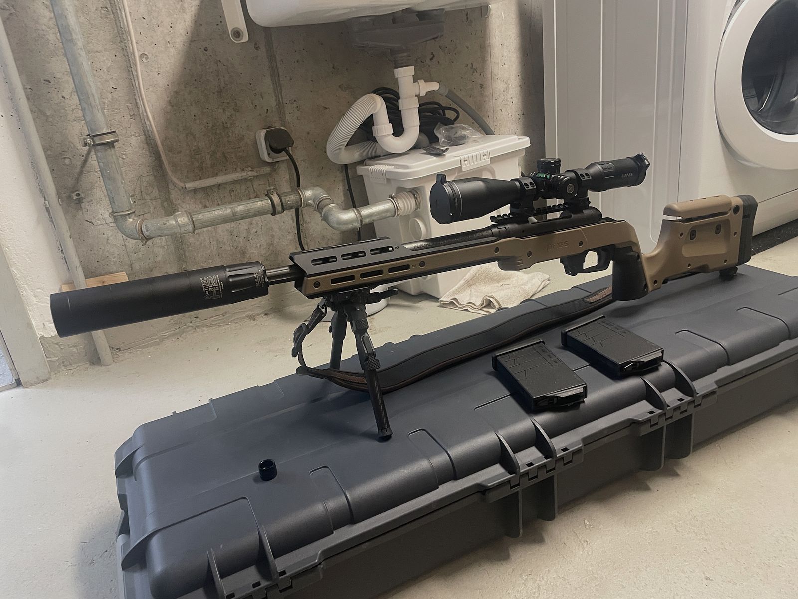 Savage Arms 110 Tactical Hunter in MDT XRS-Chassis, Komplett-Paket mit Schalldämpfer