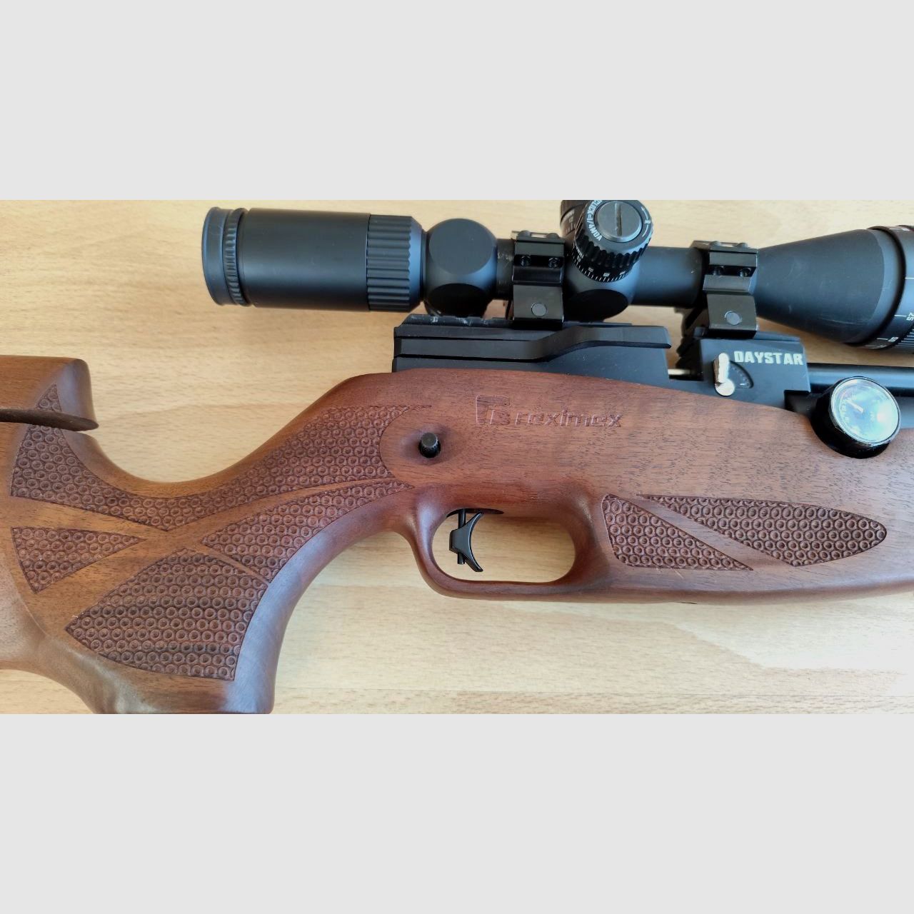 Reximex Daystar in 4,5mm mit Zielfernrohr, Zweibein, Tragegurt, zwei Magazinen und Exportkit