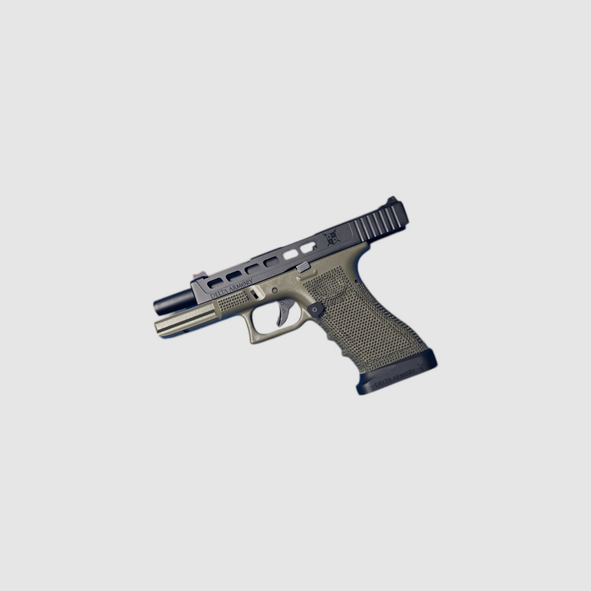 P06 GBB Airsoft Pistool met Grip Stippling in Olijf | Delta Armory