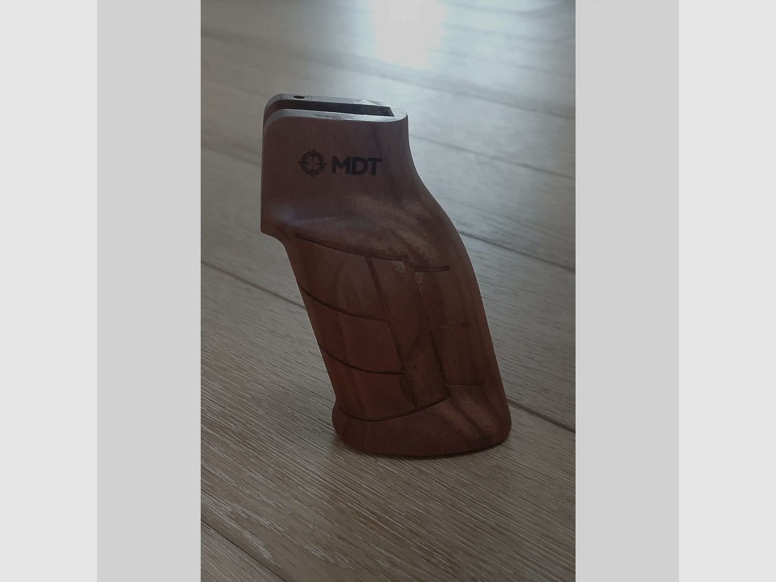 MDT Pistol Grip Wood / Holz-Pistolengriff Walnuss (AR15 Schnittstelle) – wie neu