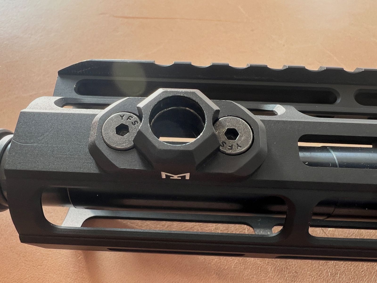 Hera Arms AR15 mit Glas und Zubehör