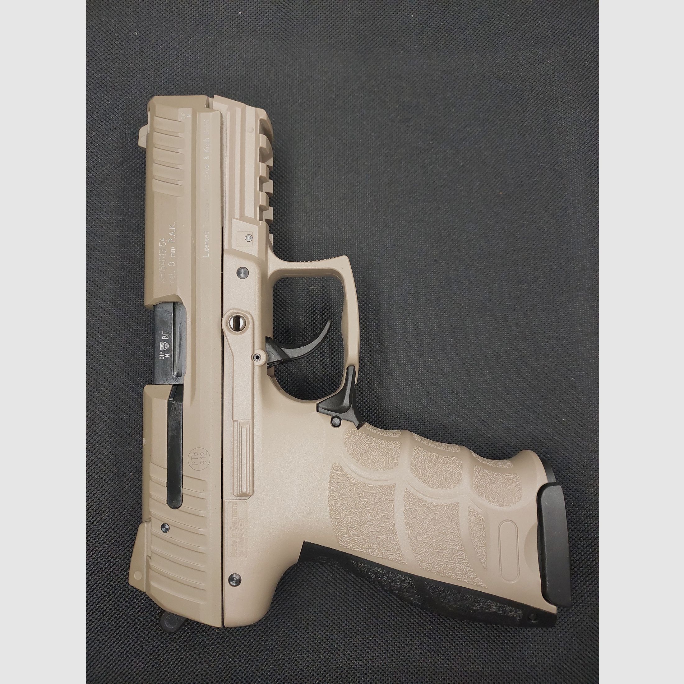 Heckler & Koch P30 Schreckschuss-Pistole 9 mm P.A.K. TAN / FDE (PTB 912)