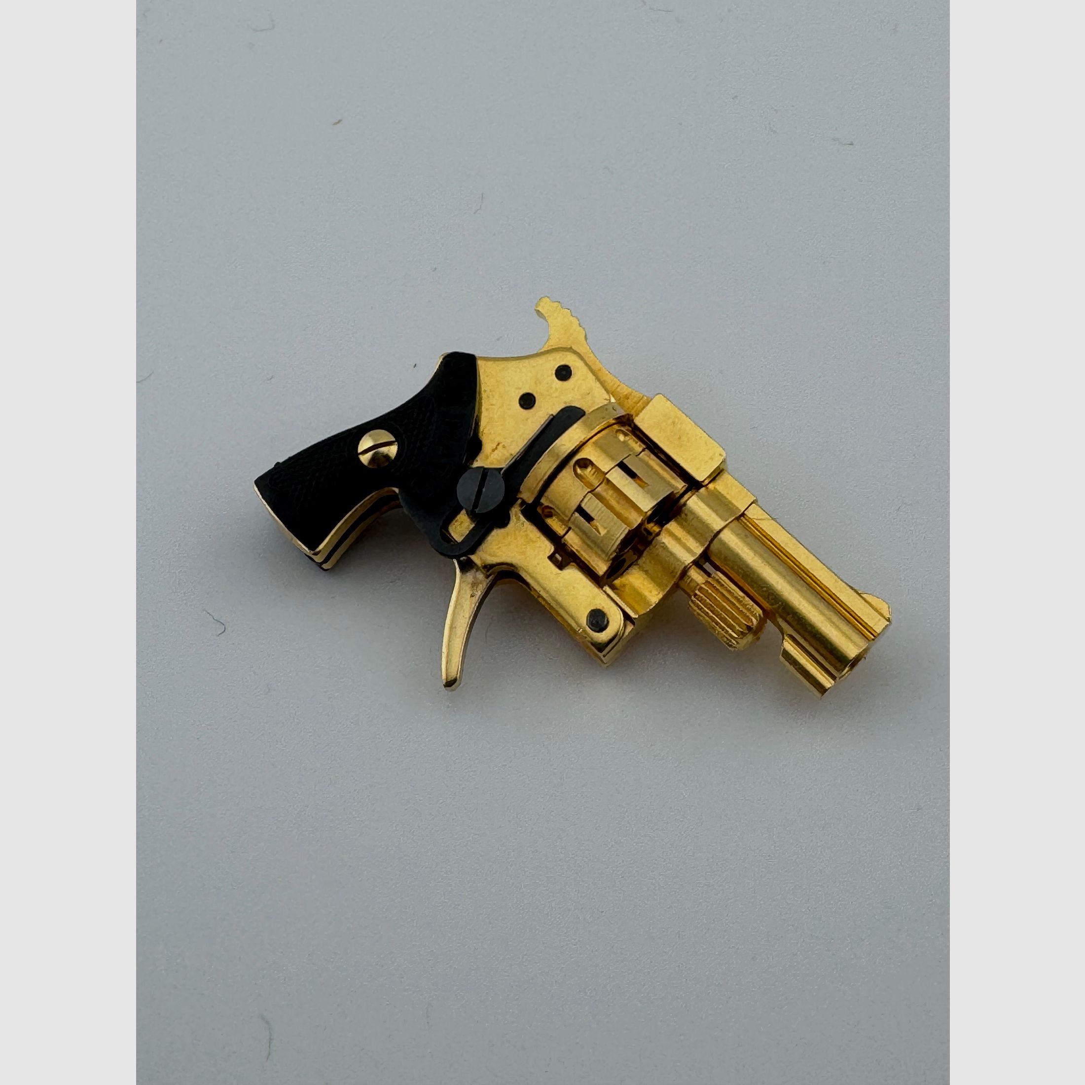 Andres & Dworsky GmbH Xythos Automatic - PTB 82 - Le probablement plus petit revolver du monde