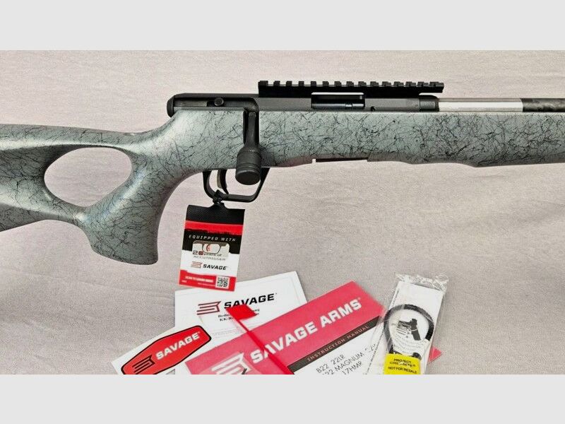 Savage Arms B22 Timberlite avec trou de pouce