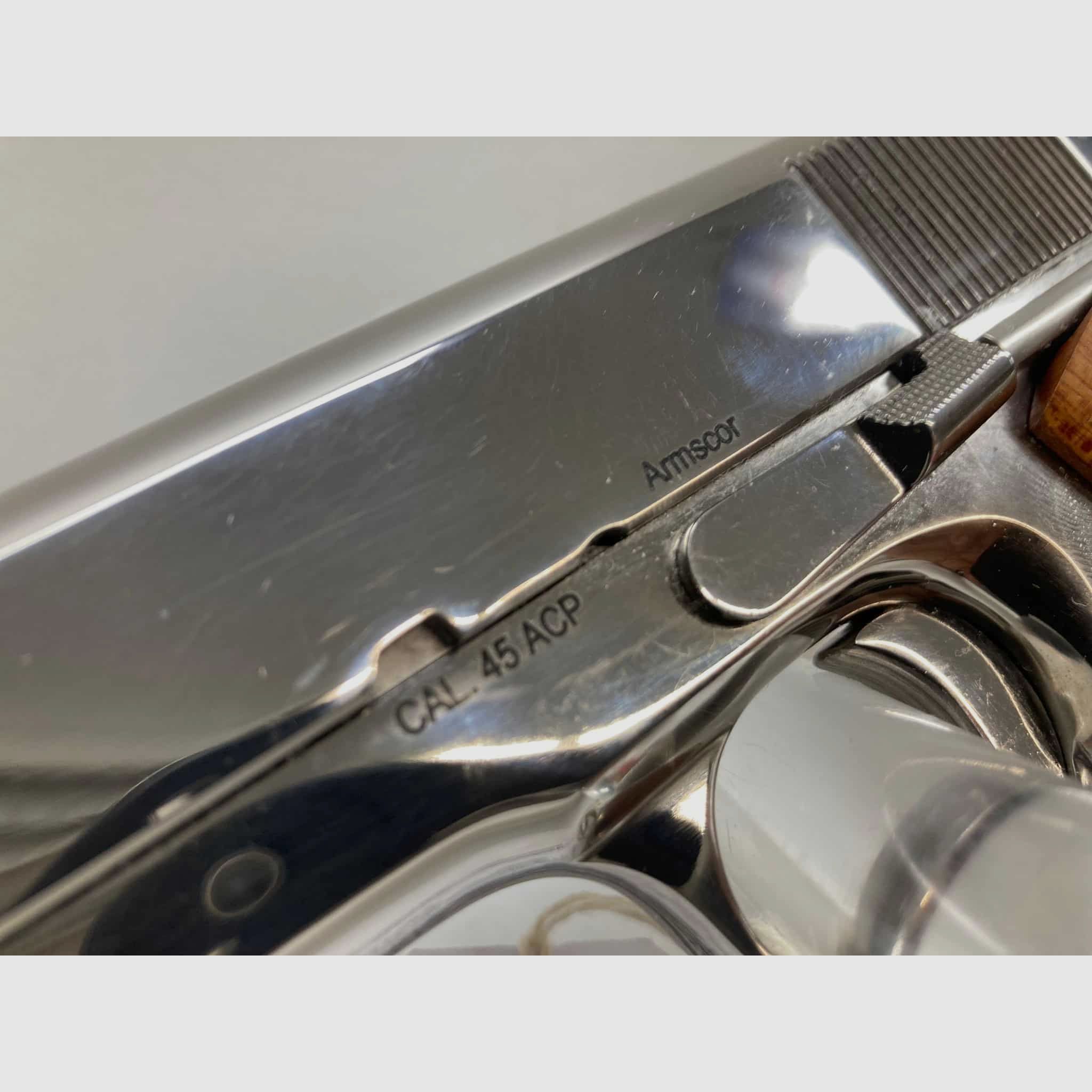 ARMSCOR 1911 A1 GI Standard «Fierté de l'Officier» 5″ | .45 ACP