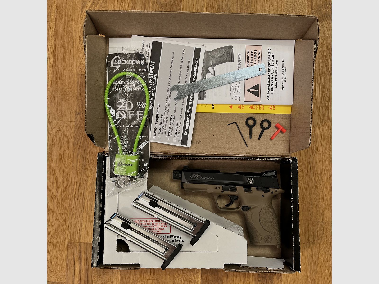 Pistole Smith & Wesson S&W Pistole Mod. M&P 22 Compact FDE-Griffstück mit Z Kaliber .22lr (Long Rifle) mit Zubehör