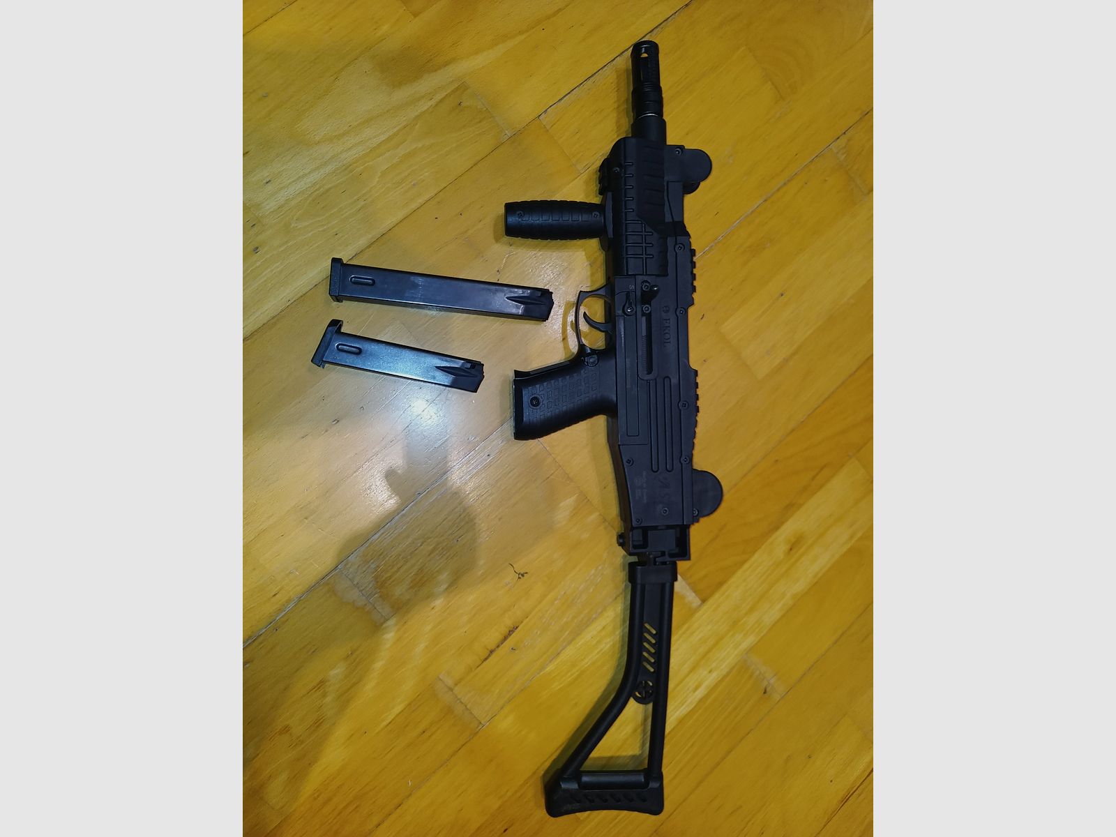 Ekol ASI 9mm PAK Maschinenpistole Schreckschuss