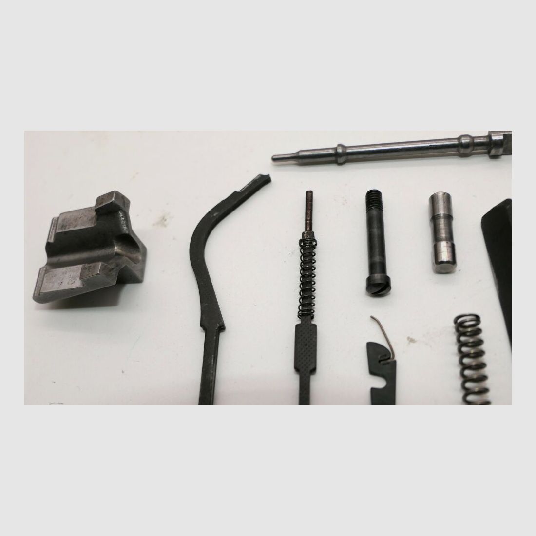 Fabbrica di armi Walther Ulm Donau Set di parti libero Walther P38 della Bundeswehr 14 parti