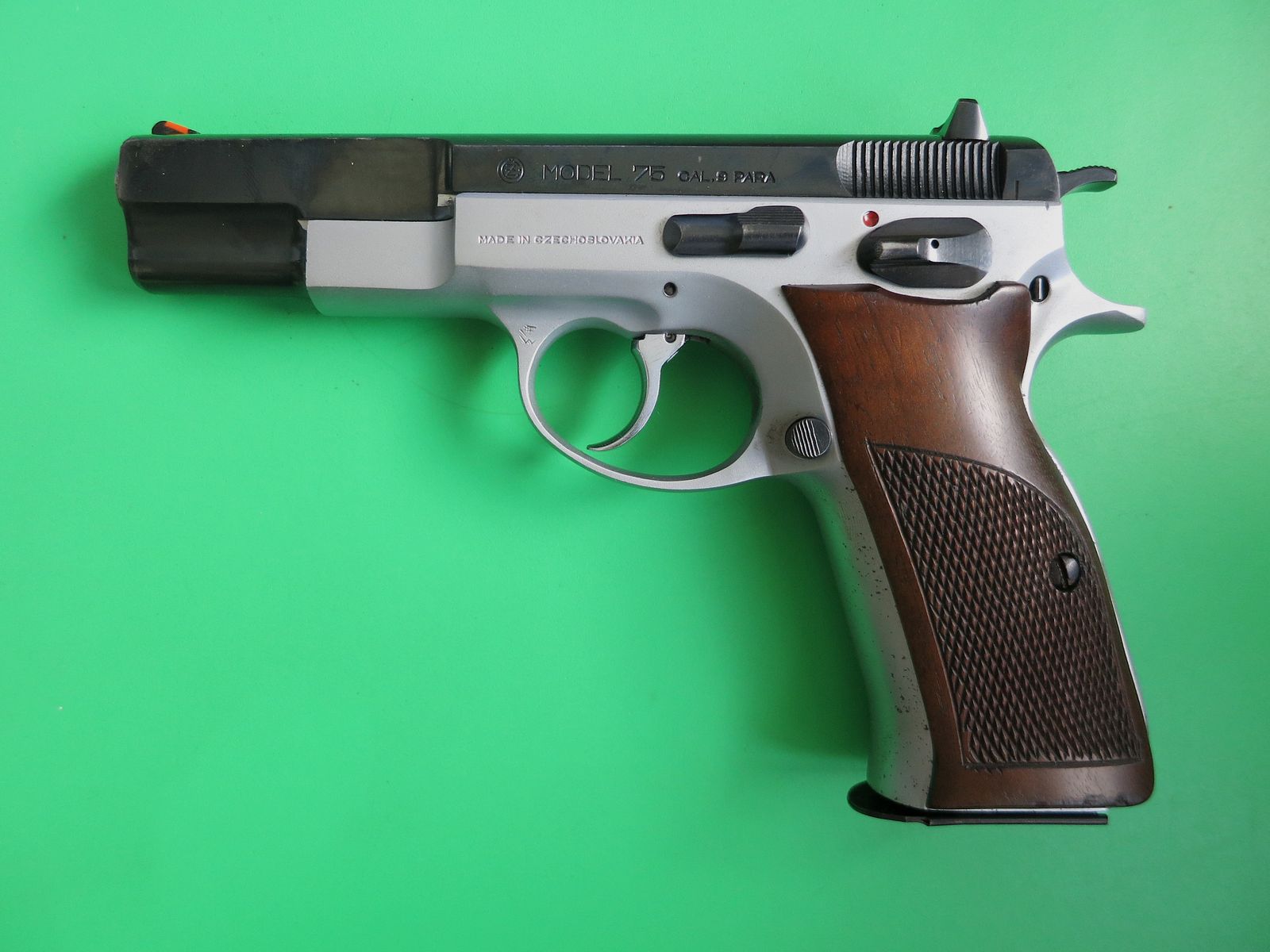 Brünner CZ75 DUO TONE o ČZ 75 (Česká zbrojovka), semiautomatica. Pistola auto caricatore calibro 9 × 19 mm       #28