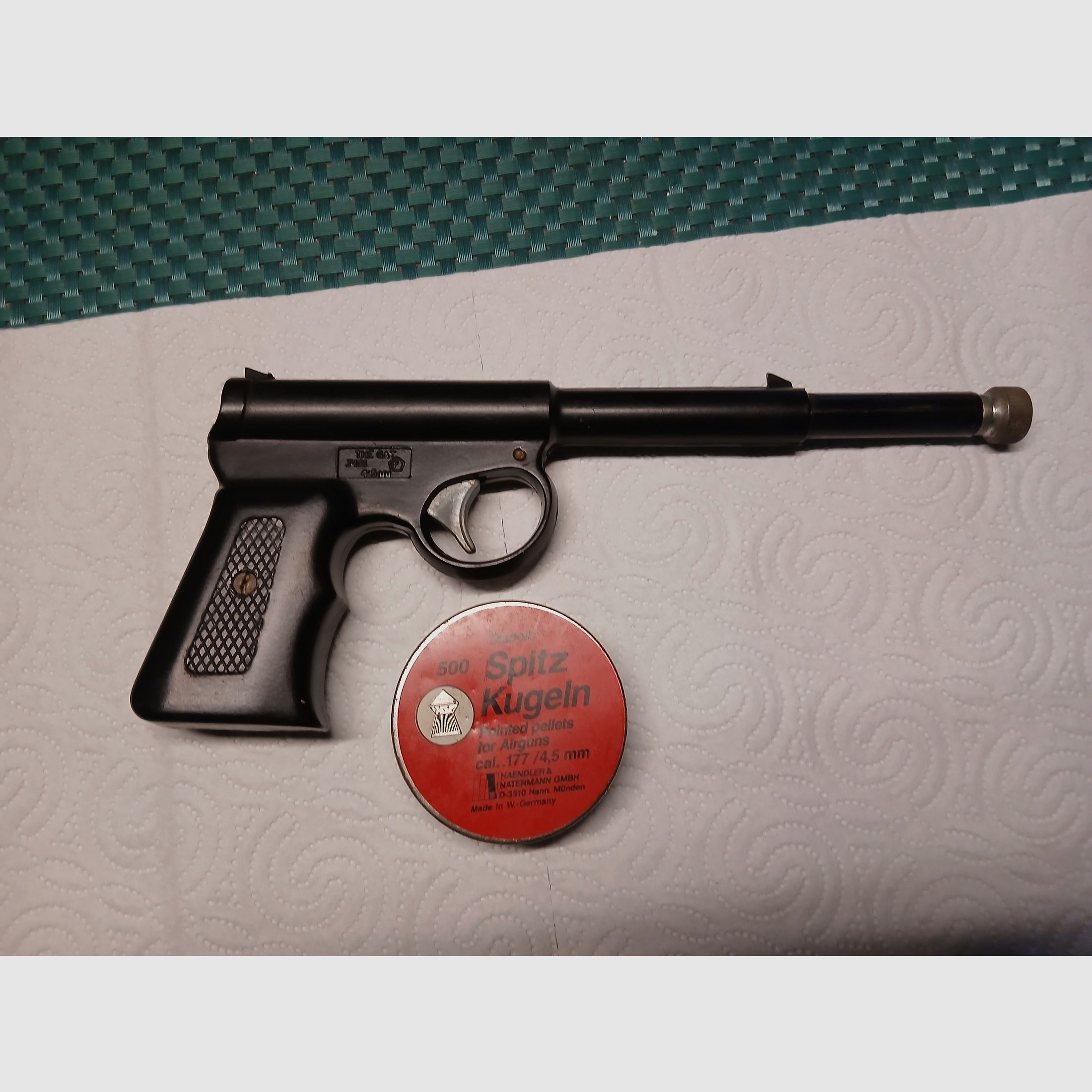 TJ Harrington “The Gat Red Box” .177 Pop-Out-Pistole.
