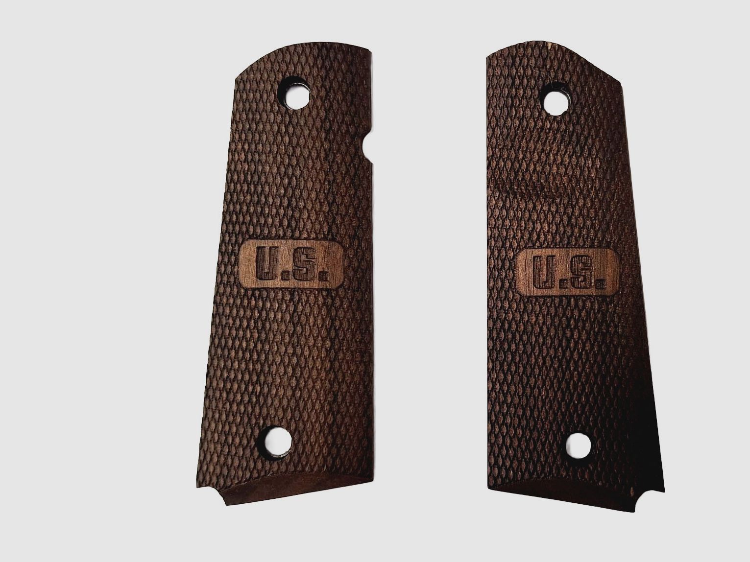 Plaquettes bois quadrillé / gravées « U.S. » pour pistolets 1911 – TISAS