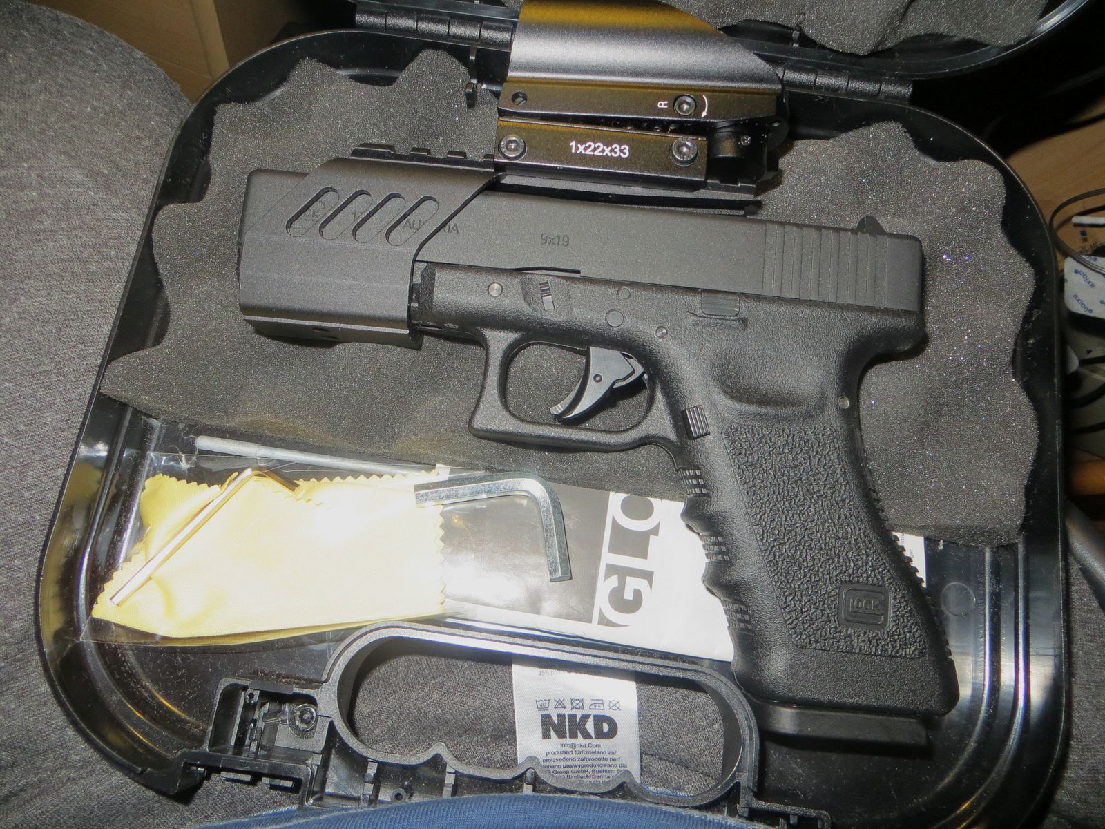 GLOCK 17 avec RedDot Diabolo et BB