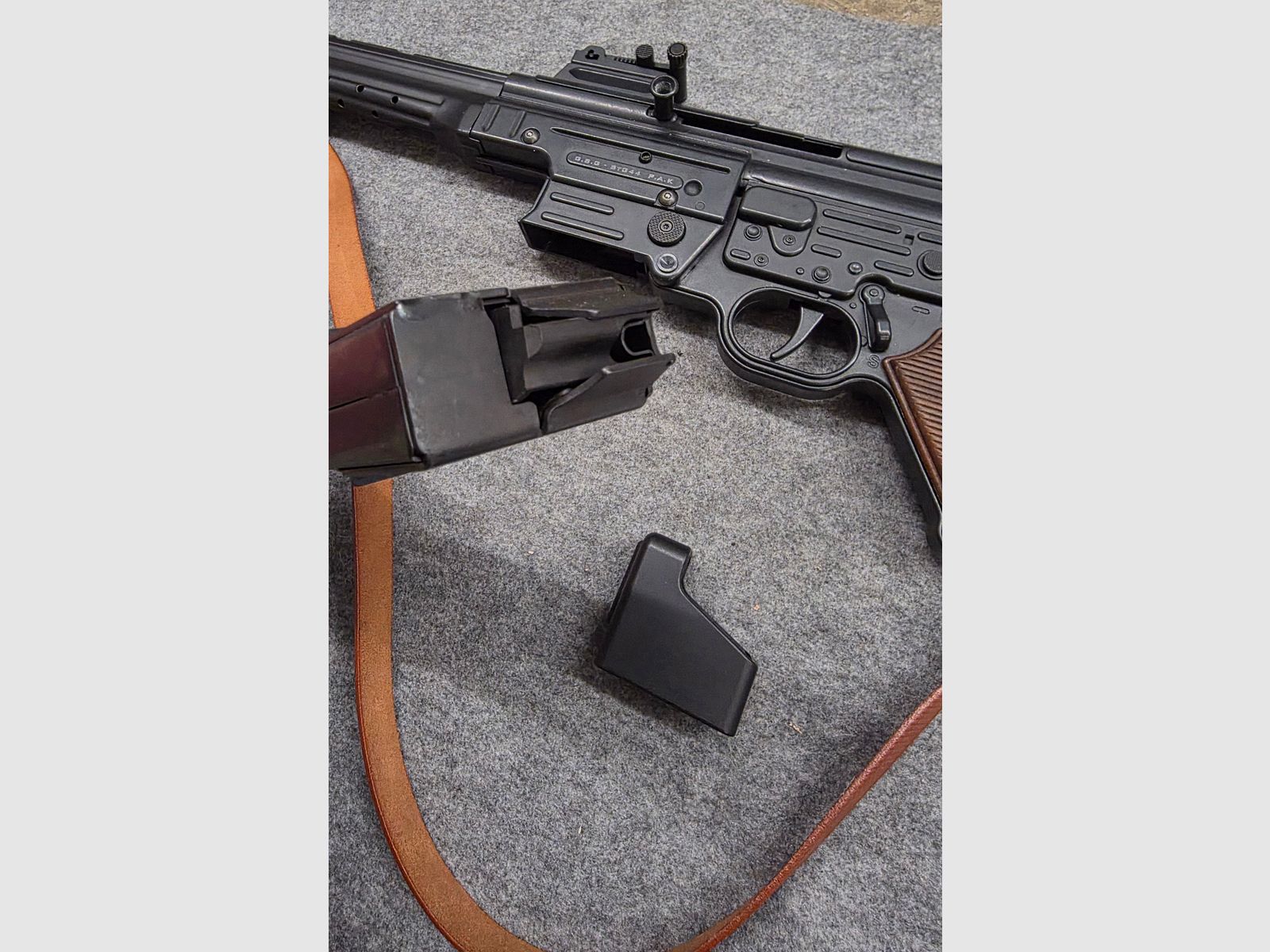 With warranty like new STG44 assault rifle caliber 9mm PAK blued PTB 1085 blank firing SRS