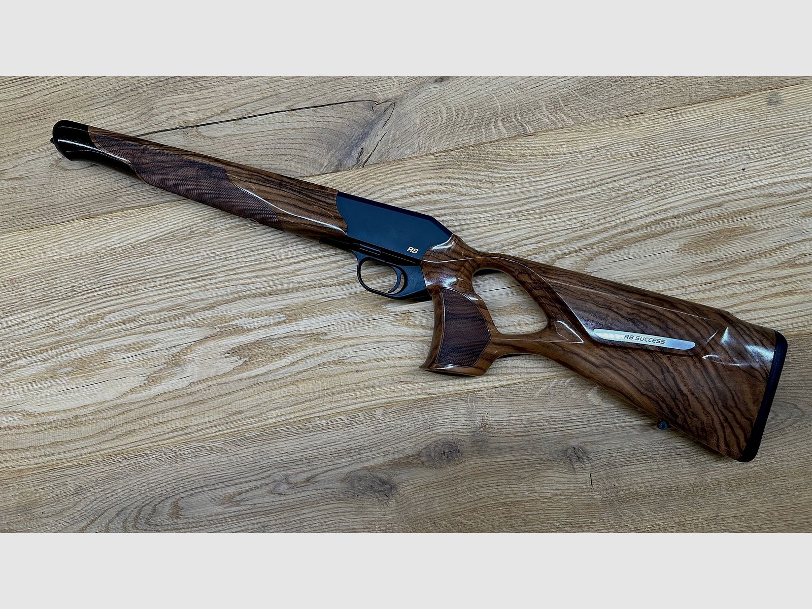 Blaser R8 Success Schaft mit Gehäuse/System // Holzklasse 4 // Lochschaft