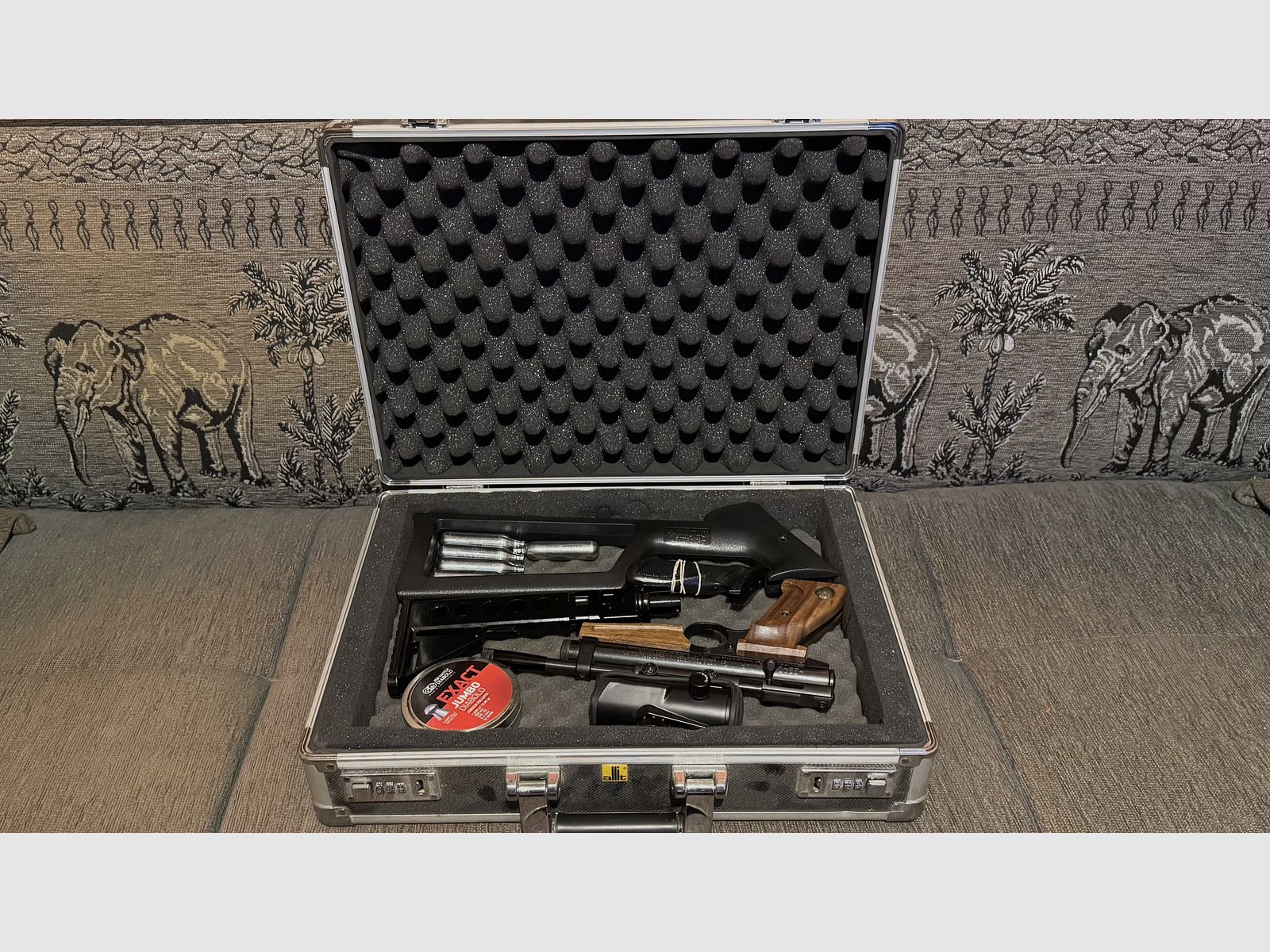 Crosman 2240 with 2x stock, wooden grips Red Dot, metal update, tuning trigger, case