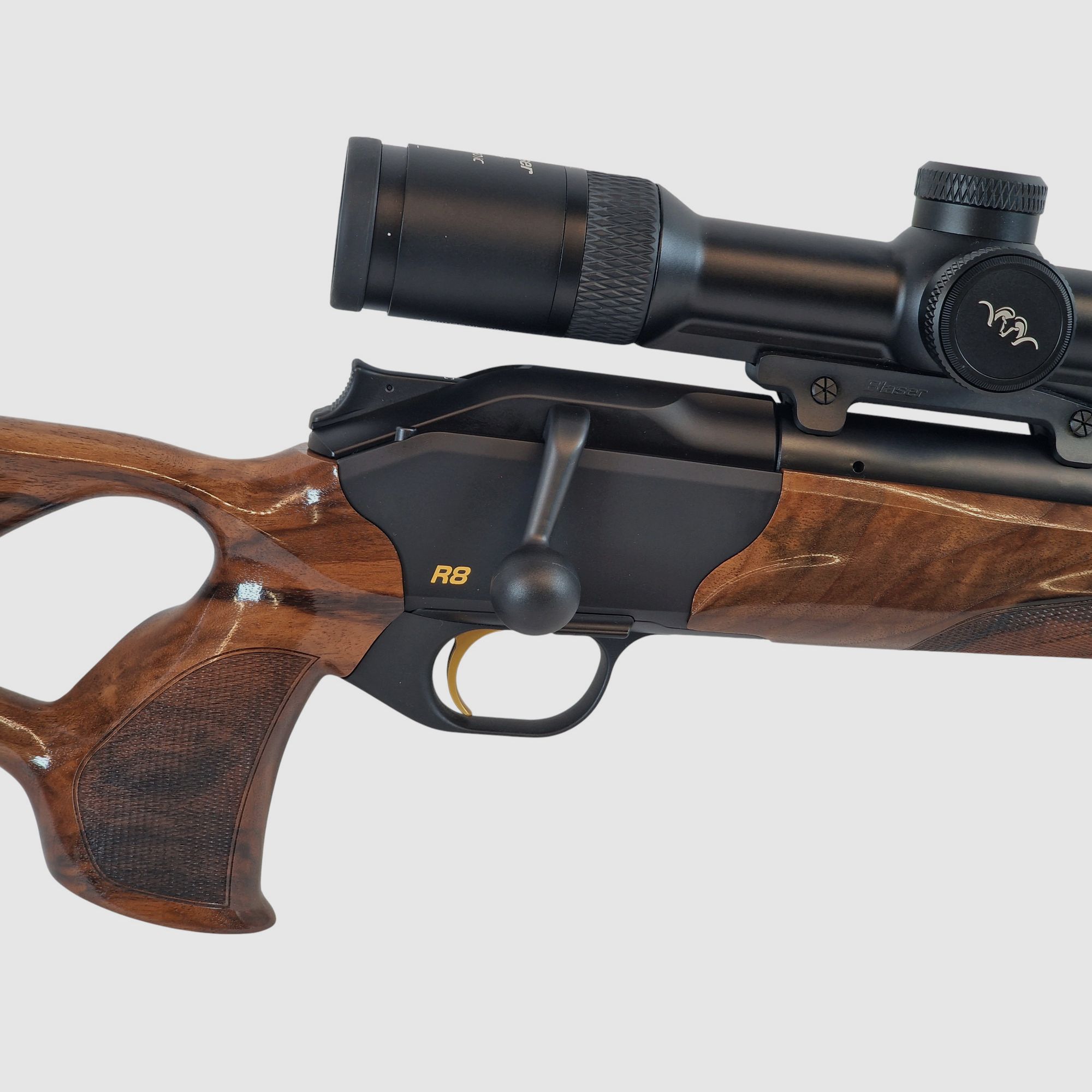 Blaser R8 Success Holz HK4 Kal. 8x57JS LL. 52cm mit M15x1 und Blaser B2 2-12x50 IC S 
