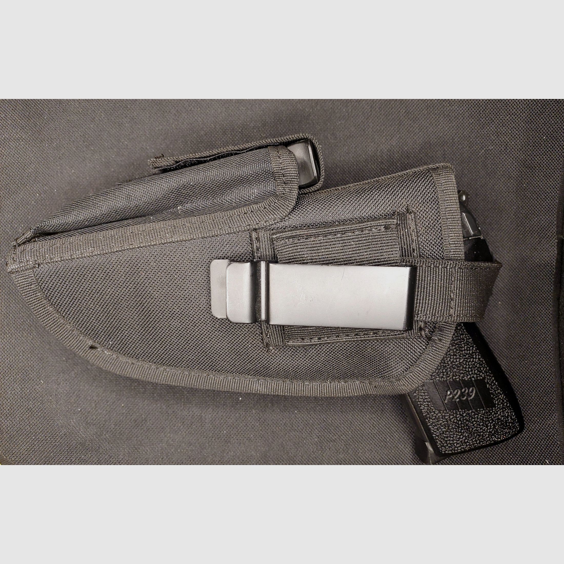 Pistola a salve Sig Sauer P239 nel calibro 9 mm P.A.K. dal set originale SIG "Backup‑Set" (PTB 696)